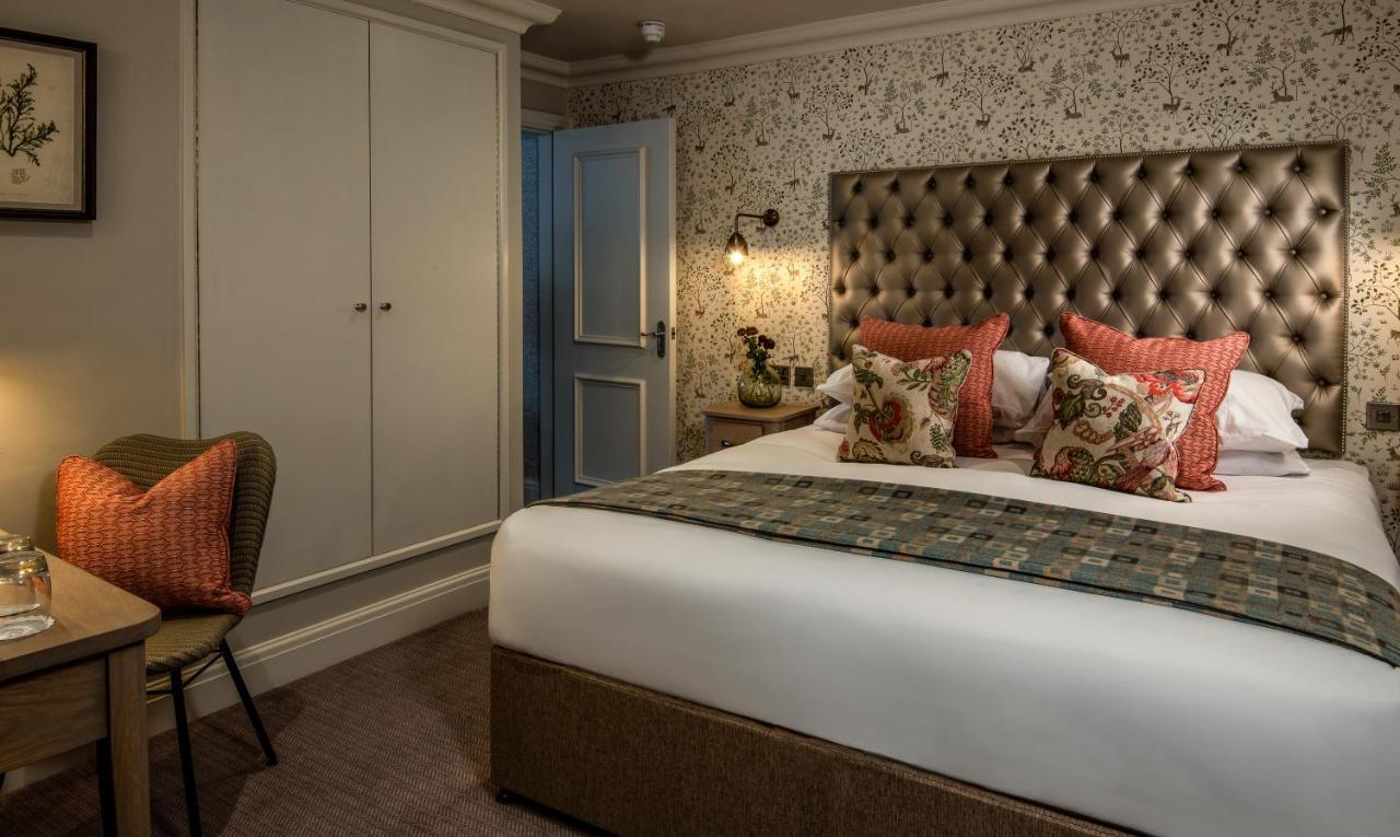 The Millstone, Mellor Hotel Blackburn  Exterior foto A bedroom at The Swan