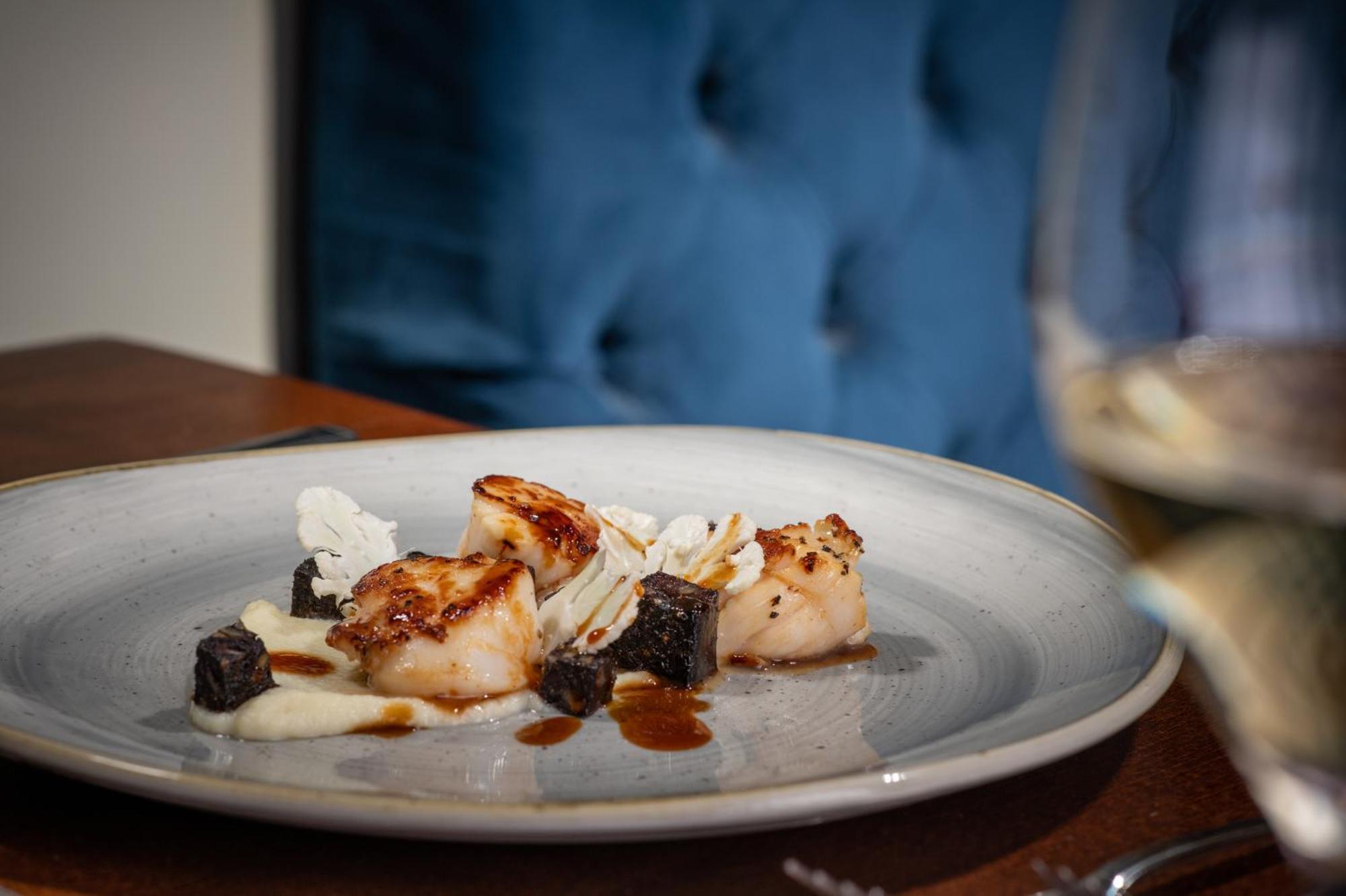 The Millstone, Mellor Hotel Blackburn  Exterior foto Scallops with black garlic