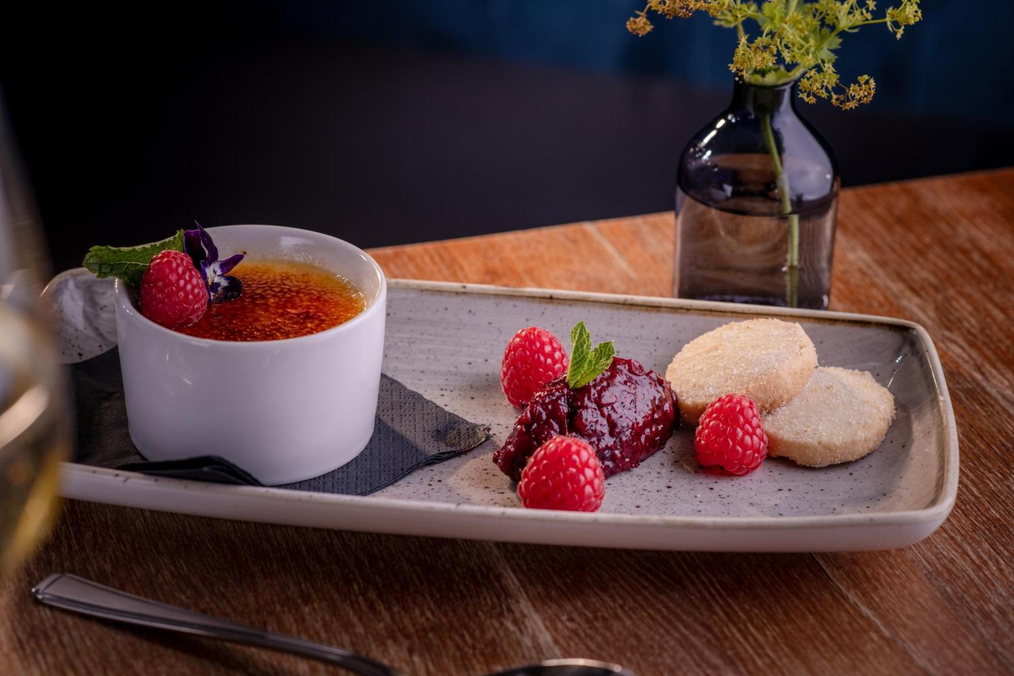 The Millstone, Mellor Hotel Blackburn  Exterior foto Crème brûlée with raspberries
